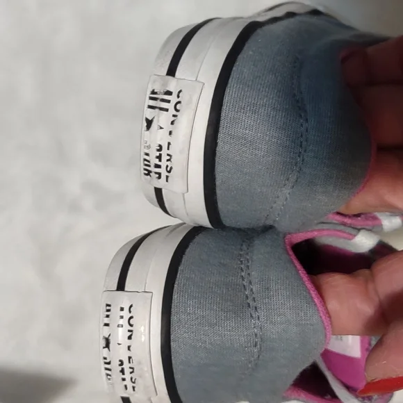 Converse shoes for girls size 2 - Picture 3 of 7
